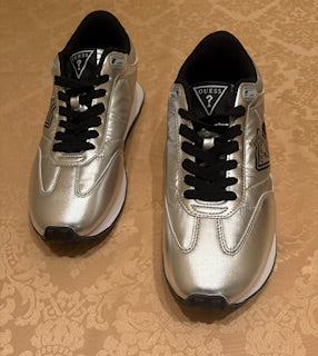 Tenis