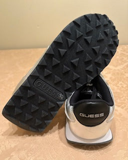 Tenis